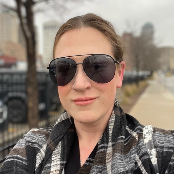 Meet your Posher, Sarah - Picture 2 of 4